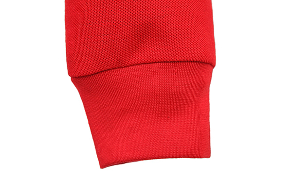 经典红色长袖t恤袖口设计